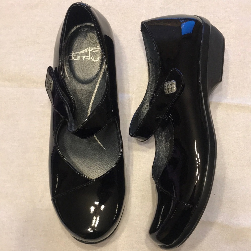 Like New! Dansko Opal Black Patent Leather Mary Janes. Size 37
